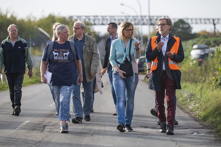 Das Bild zeigt gate.ruhr-Geschäftsführer Michael Dinklage im Gespräch mit den Bürgerinnen und Bürgern. Foto: Stadt Marl / Pressestelle