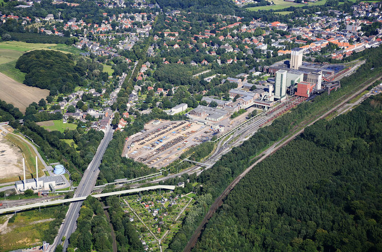Auf der insgesamt 39 Hektar großen Fläche der ehemaligen Schachtanlage und Kokerei Westerholt 1/2/3 an der Egonstraße in Gelsenkirchen-Hassel beginnt die RAG Montan Immobilien Mitte Oktober mit dem Rückbau der ehemaligen Aufbereitung. 