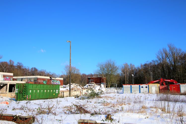 Blick auf die ersten Rückbaumaßnamen auf dem Areal Polsum 1 im Februar 2021. Wegen des Wintereinbruchs mussten die Arbeiten kurzfristig für eine Woche gestoppt werden. © RAG Montan Immobilien GmbH, Fotograf: Stephan Conrad