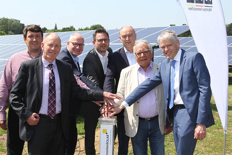 Oberbürgermeister Tischler nimmt PV-Anlage Quellenbusch in Betrieb
