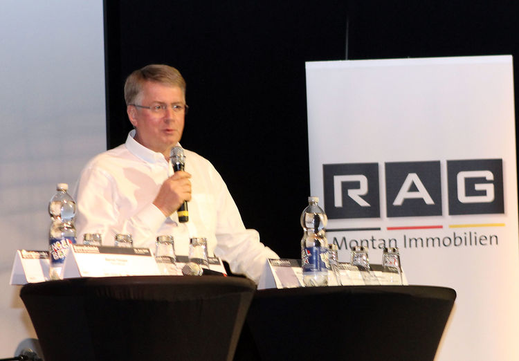 Der Vorstandsvorsitzender der RAG-Stiftung sprach beim  offiziellen ExtraSchicht-Startschuss auf Schlägel und Eisen in Herten das Grußwort. Foto: Conrad