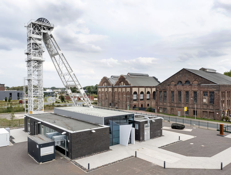 Tisa von der Schulenburg-Archiv mit dem Förderturm gegenüber den denkamlgeschützten Bestandgebäuden. ©RAG Montan Immobilien GmbH, Fotograf: Thomas Stachelhaus