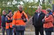 Armin Mechenbier, Projektingenieur der RAG Montan Immobilien, erläuterte heute den zahlreich erschienenen Bürgerinnen und Bürgern sowie den teilnehmenden Vertreterinnen und Vertretern aus Politik und Verwaltung den aktuellen Stand der Sanierung sowie die nun beginnenden Arbeiten auf der Tagesanlage Luisenthal. Foto: RAG Montan Immobilien (BeckerBredel, Nina Schmeer)