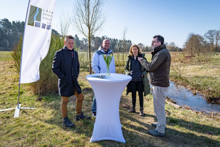 Pressetermin am Erbach. Foto: Landschaftsagentur Plus (BeckerBredel, Claus Kiefer)