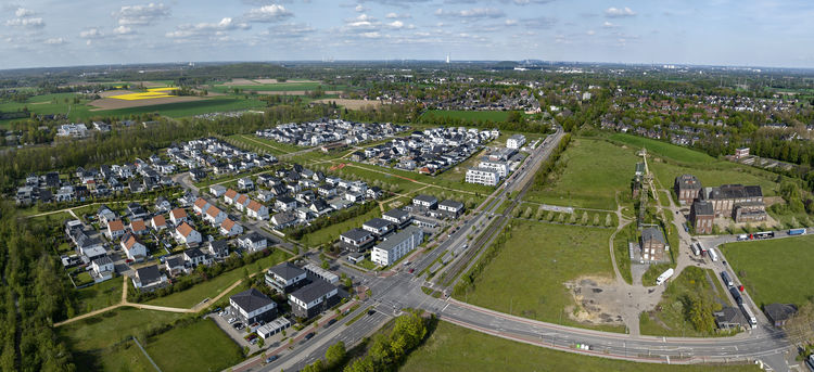 Mit den Pflanzungen hat die RAG Montan Immobilien den Anspruch an ein modernes und grünes Stadtquartier in Neukirchen-Vluyn umgesetzt. Foto: RAG Montan Immobilien/Thomas Stachelhaus