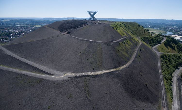 Blick auf das Saarpolygon auf der Halde Duhamel. Foto: RAG Montan Immobilien GmbH (BeckerBredel Fotografen).