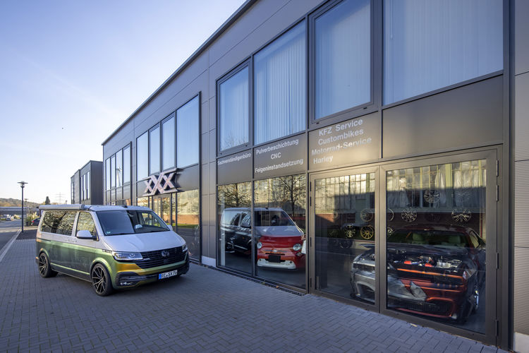 Für Tuningfans bietet das am Standort ansässige Unternehmen xXx Performance ein hochwertiges Angebot. Foto: Rag Montan Immobilien/Thomas Stachelhaus 