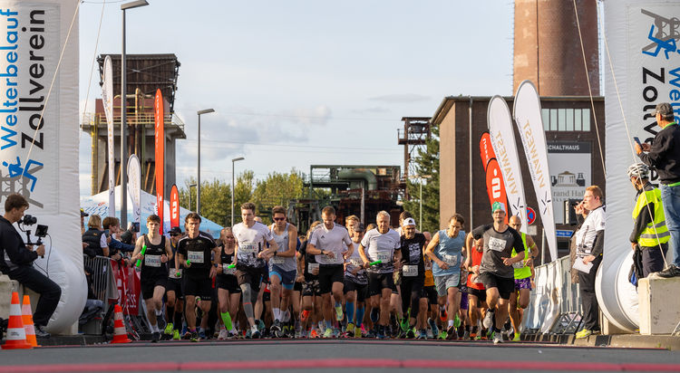 Startschuss zum 10 Kilometer Hauptlauf. Foto: Foto: Niklas Schwittay / Welterbelauf Zollverein