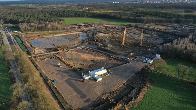 Der Industriepark Große Heide in Dorsten-Wulfen, mit einer Drohne aufgenommen am 2. Februar 2022. Zur Orientierung: Links im Bild die Bundesstraße B 58 mit der heutigen Zufahrt auf das Areal. Foto: Stadt Dorsten / Guido Bludau