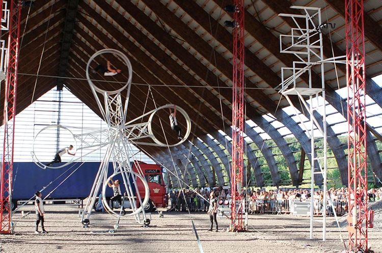 Akrobaten im Todesrad auf Lohberg. Foto: Conrad