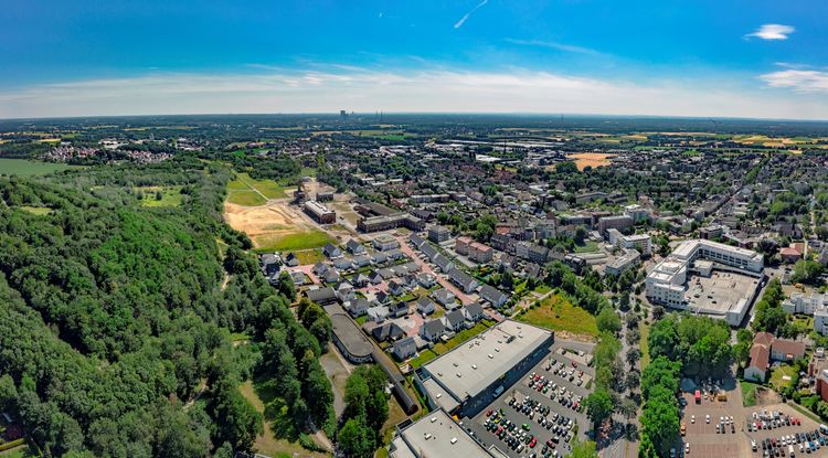 2019: Das Schrägluftbild zeigt das Calluna Quartier zwischen Innenstadt und grüner Halde. Foto: RAG Montan Immobilien/Thomas Stachelhaus