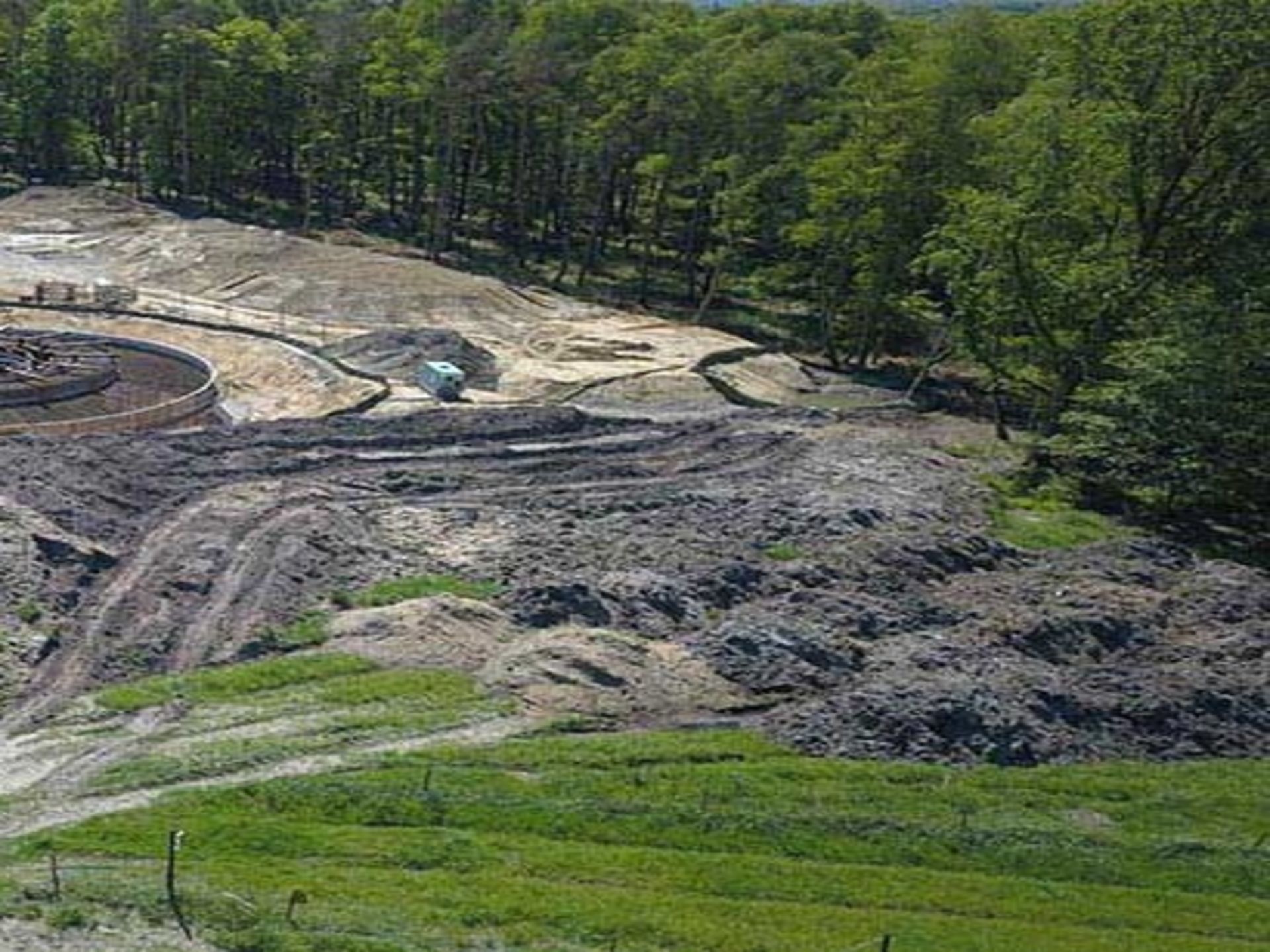 Der Windpark Hünxer Heide im Stadium des Aufbaus.