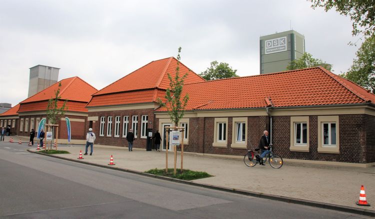 Torhäuser Westerholt: ehemalige Bestandimmobilien nun saniert und Sitz der Entwicklungsgesellschaft Neue Zeche Westerholt und eines Stadtteilbüros. Foto: RAG Montan Immobilien, Fotograf: Stephan Conrad