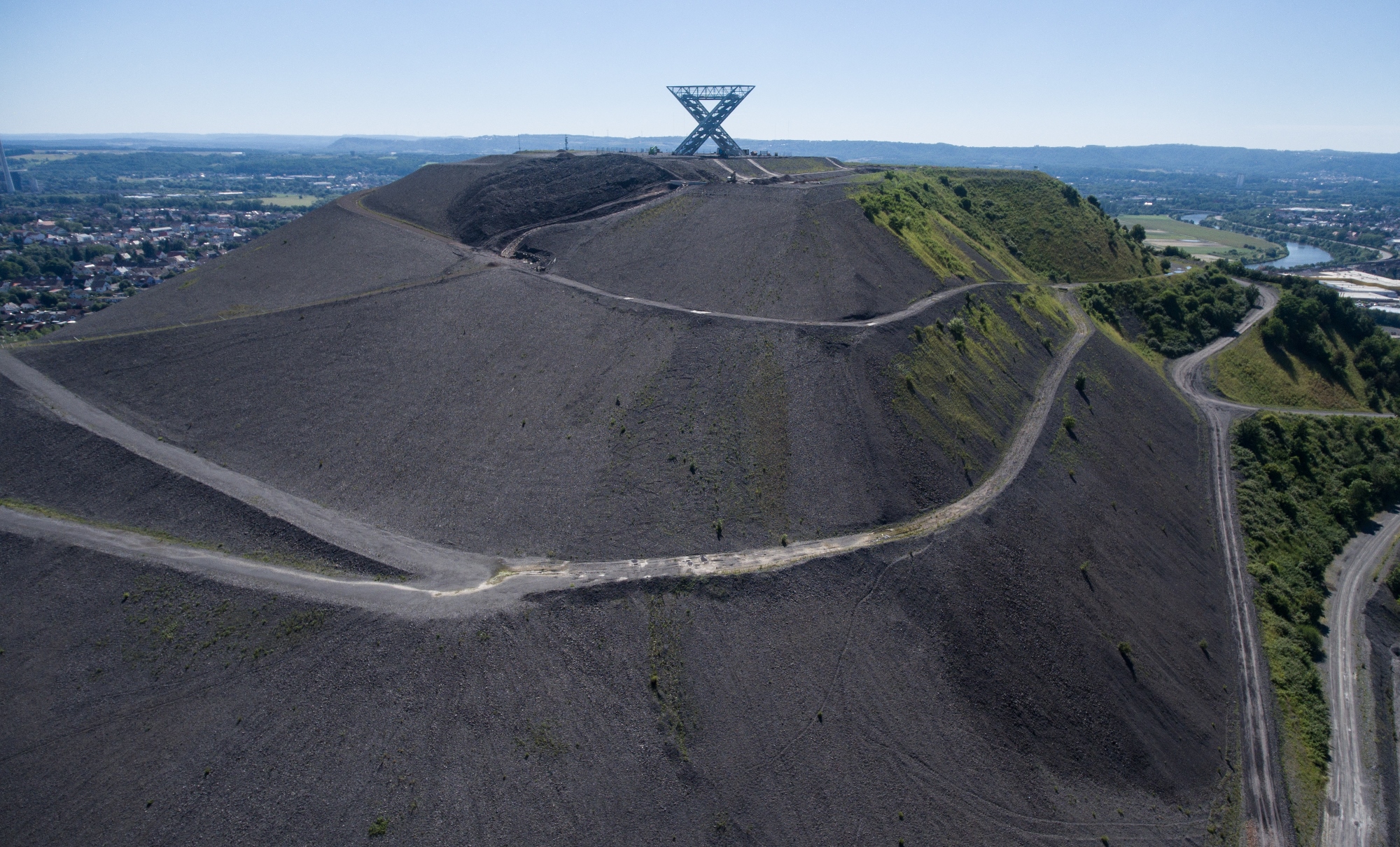 Blick auf das Saarpolygon auf der Halde Duhamel. Foto: RAG Montan Immobilien GmbH (BeckerBredel Fotografen).